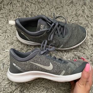 NEW NIKE FLEX RUNS